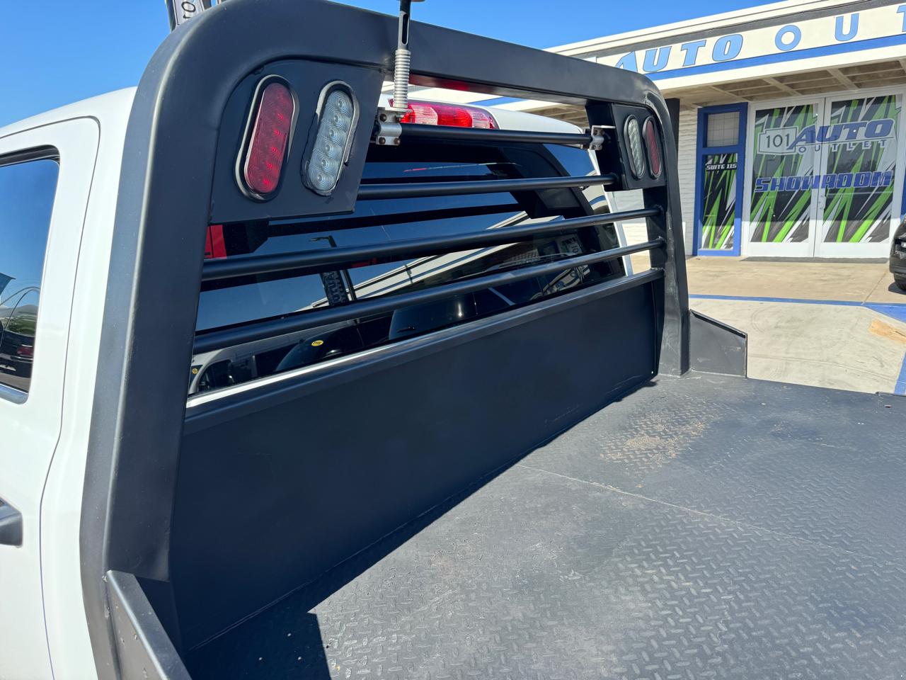 RAM 3500 Tradesman 4x4 Crew Cab 8' Box 2018