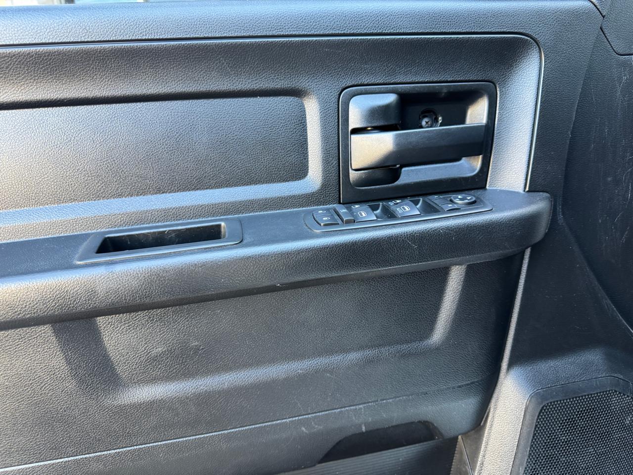RAM 3500 Tradesman 4x4 Crew Cab 8' Box 2018