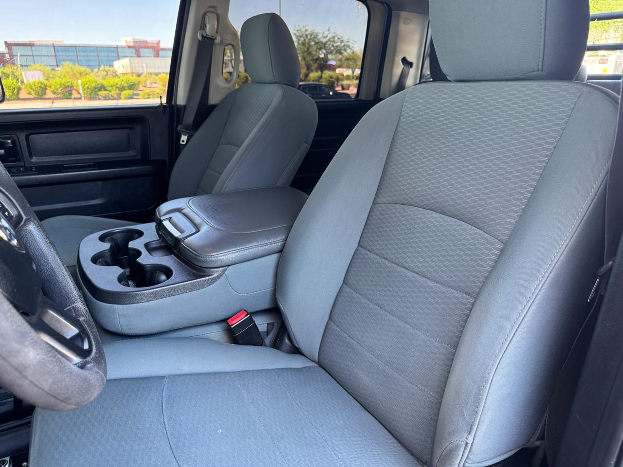 RAM 3500 Tradesman 4x4 Crew Cab 8' Box 2018