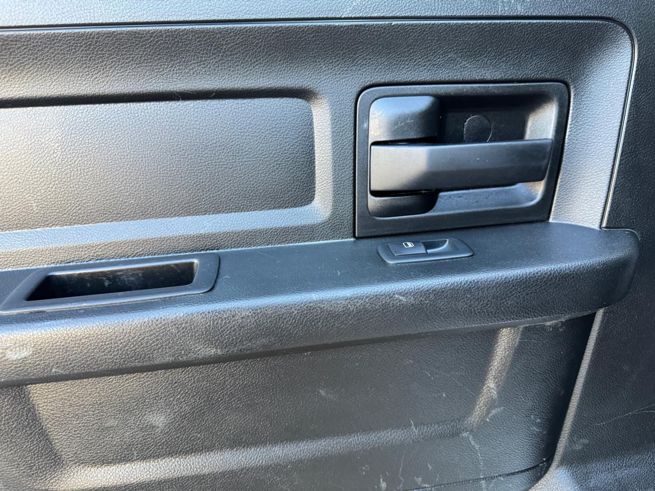 RAM 3500 Tradesman 4x4 Crew Cab 8' Box 2018