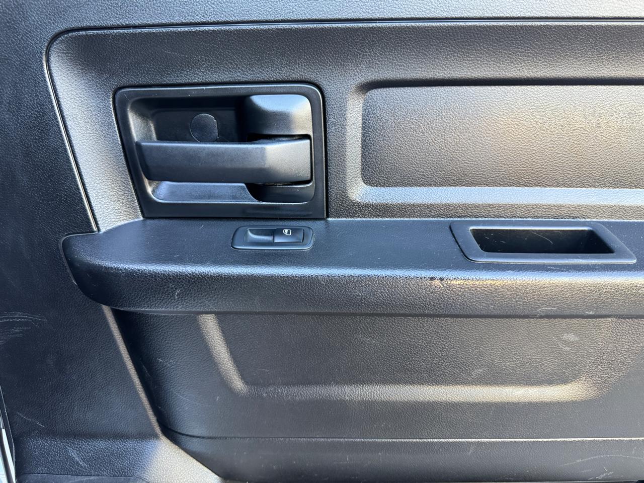 RAM 3500 Tradesman 4x4 Crew Cab 8' Box 2018