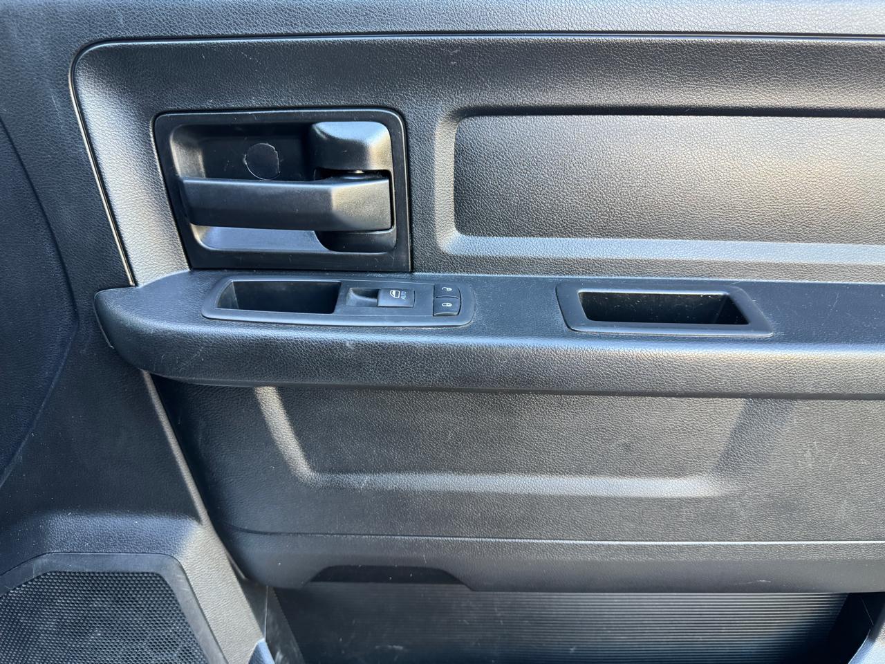 RAM 3500 Tradesman 4x4 Crew Cab 8' Box 2018