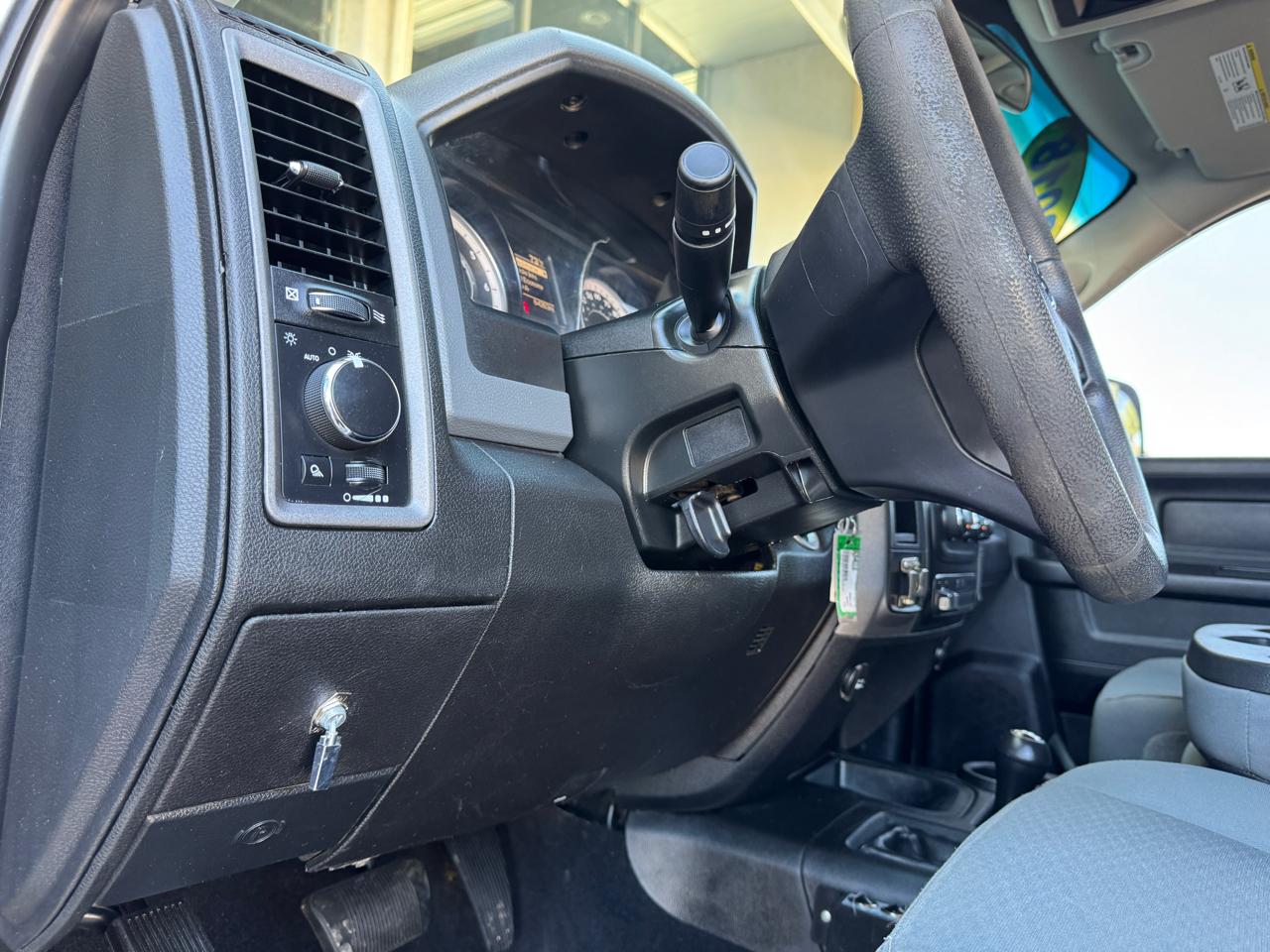 RAM 3500 Tradesman 4x4 Crew Cab 8' Box 2018