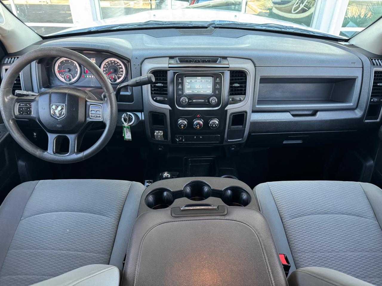 RAM 3500 Tradesman 4x4 Crew Cab 8' Box 2018