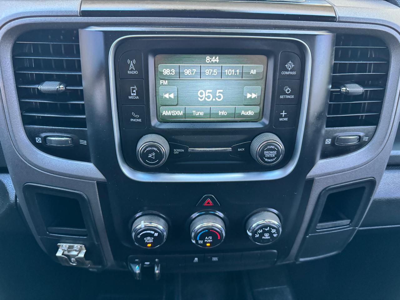 RAM 3500 Tradesman 4x4 Crew Cab 8' Box 2018