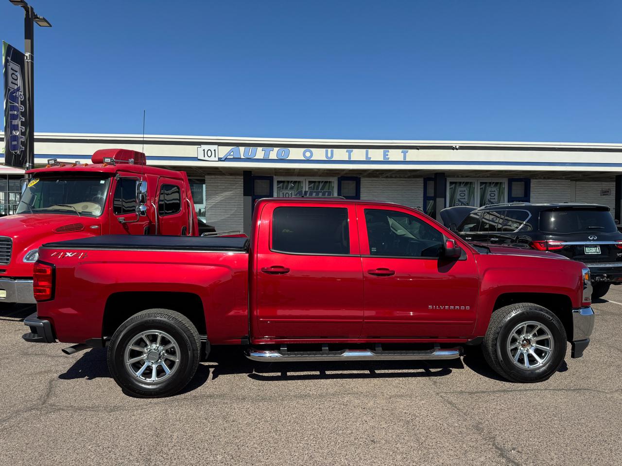 Chevrolet Silverado 1500 4WD Crew Cab 143.5" LT w/1LT 2018
