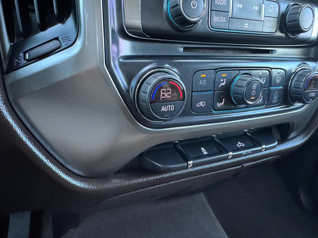 Chevrolet Silverado 1500 4WD Crew Cab 143.5" LT w/1LT 2018