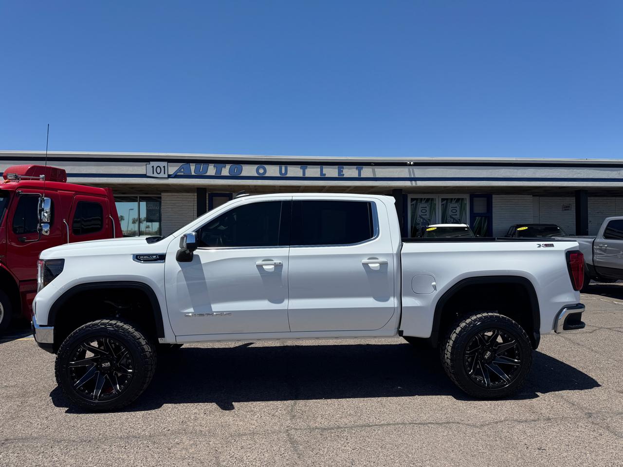 GMC Sierra 1500 4WD Crew Cab 147" SLE 2024