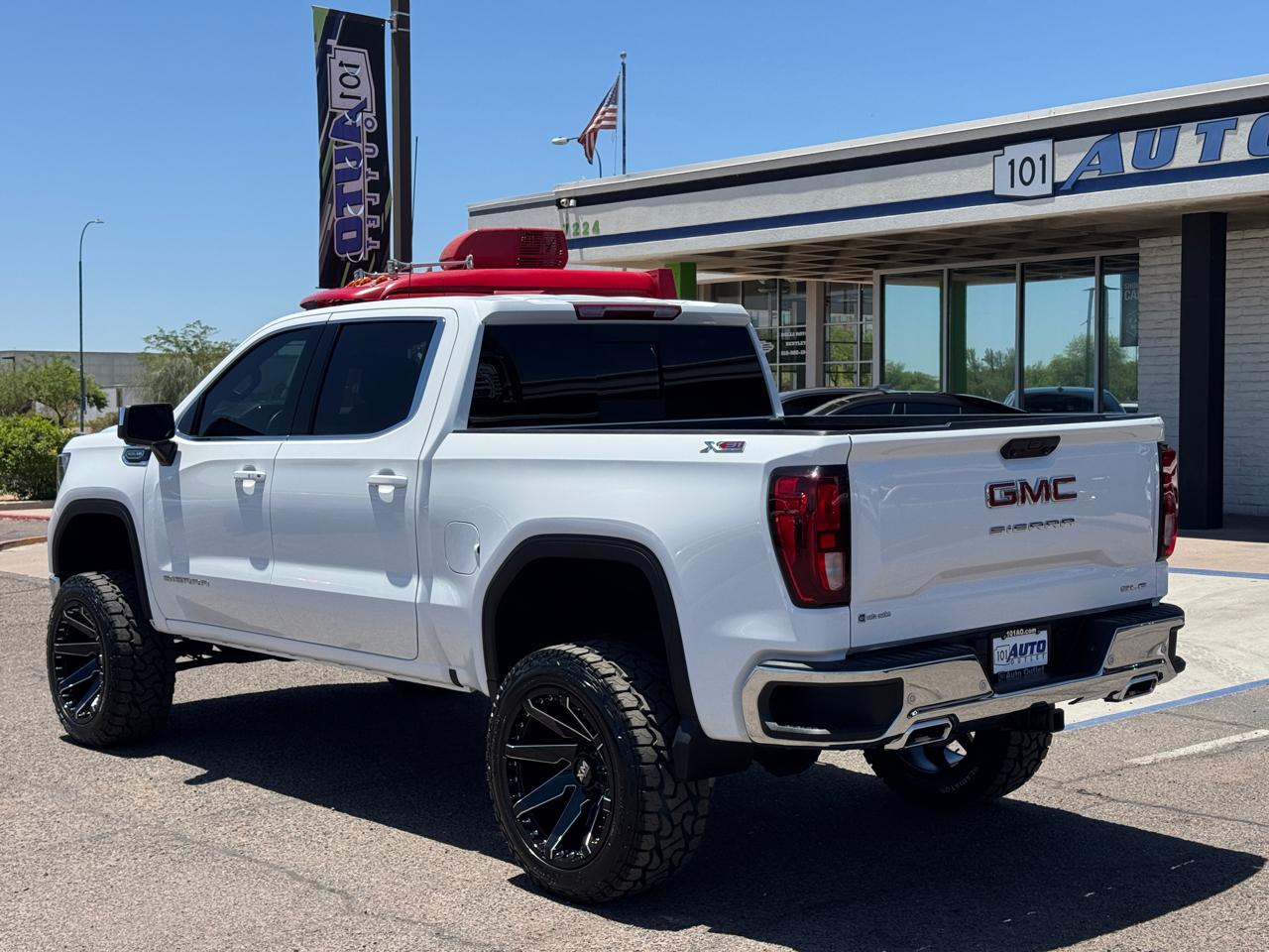 GMC Sierra 1500 4WD Crew Cab 147" SLE 2024
