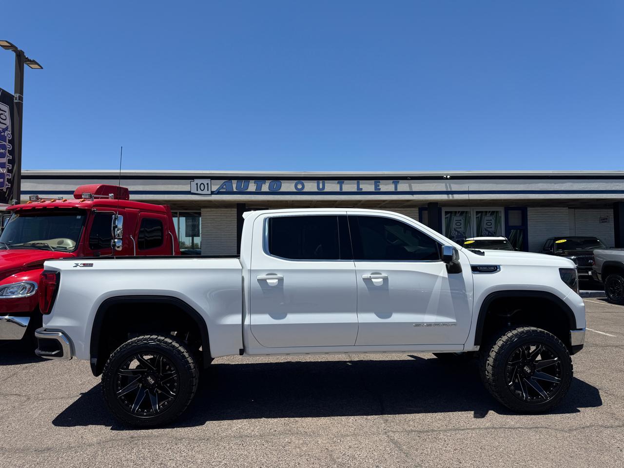 GMC Sierra 1500 4WD Crew Cab 147" SLE 2024