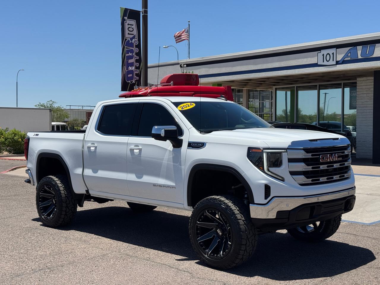 GMC Sierra 1500 4WD Crew Cab 147" SLE 2024