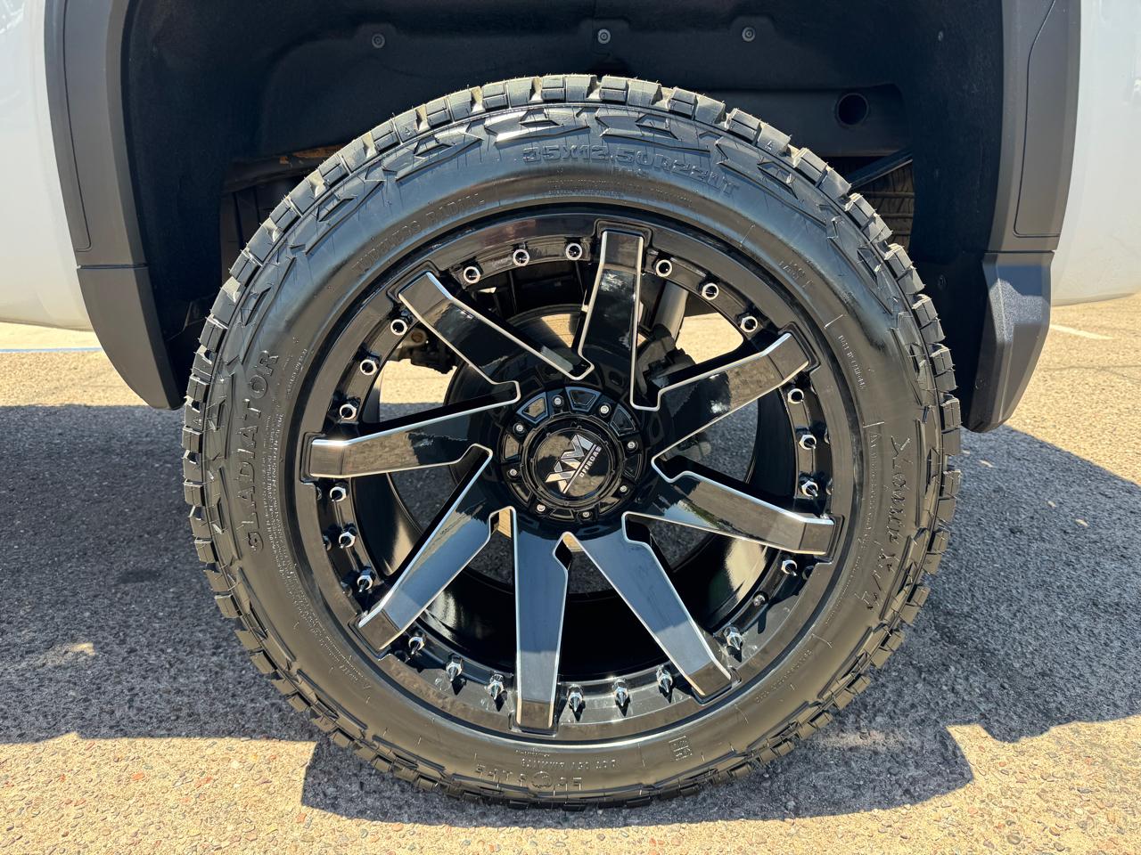 GMC Sierra 1500 4WD Crew Cab 147" SLE 2024
