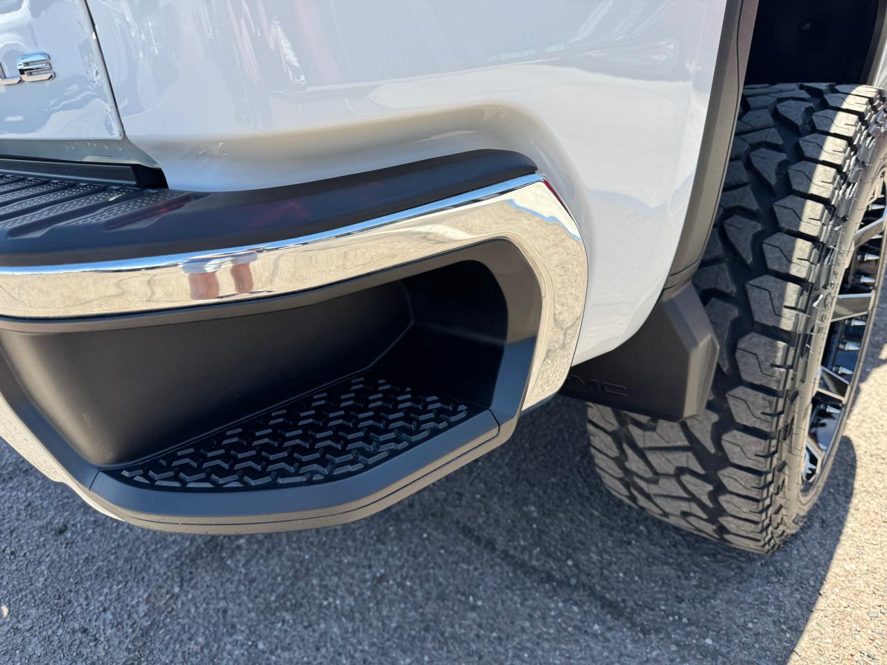 GMC Sierra 1500 4WD Crew Cab 147" SLE 2024