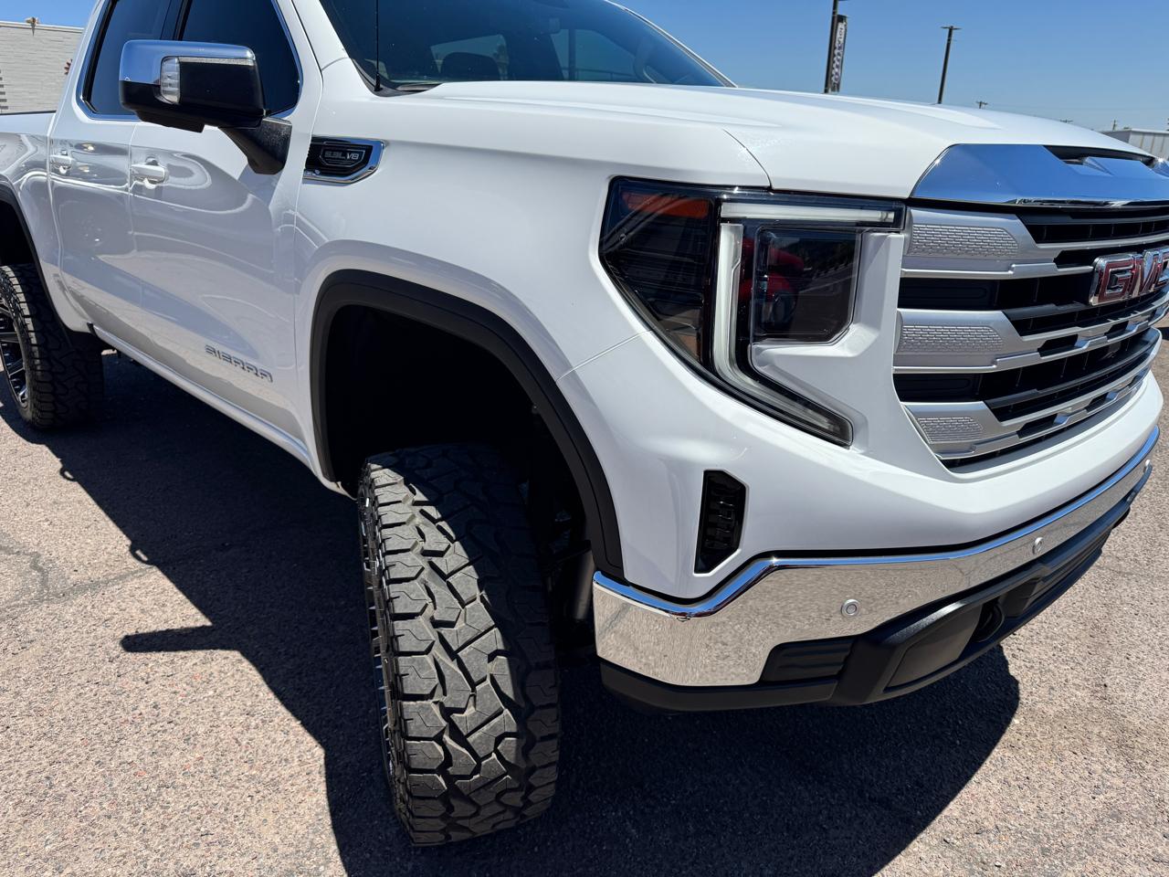 GMC Sierra 1500 4WD Crew Cab 147" SLE 2024