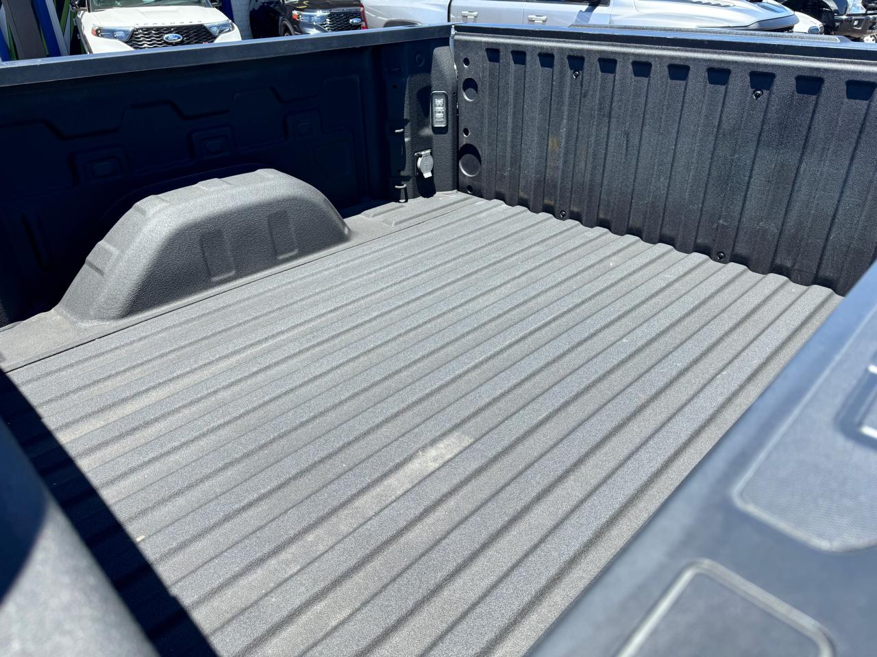 GMC Sierra 1500 4WD Crew Cab 147" SLE 2024