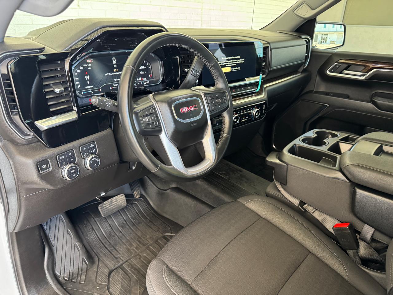 GMC Sierra 1500 4WD Crew Cab 147" SLE 2024