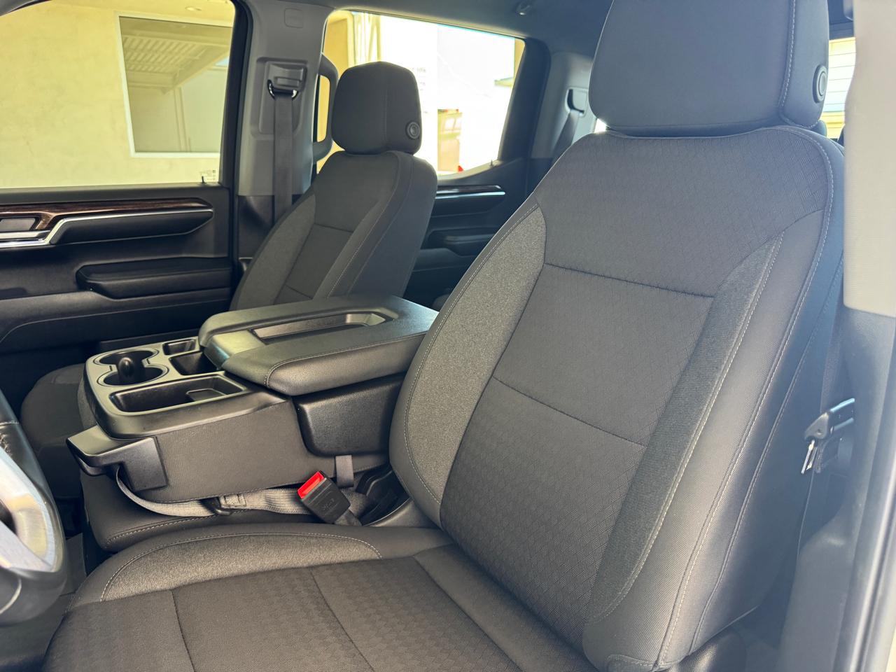 GMC Sierra 1500 4WD Crew Cab 147" SLE 2024