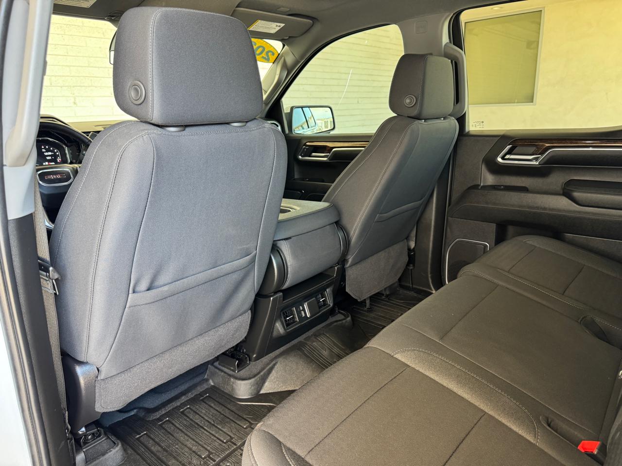 GMC Sierra 1500 4WD Crew Cab 147" SLE 2024