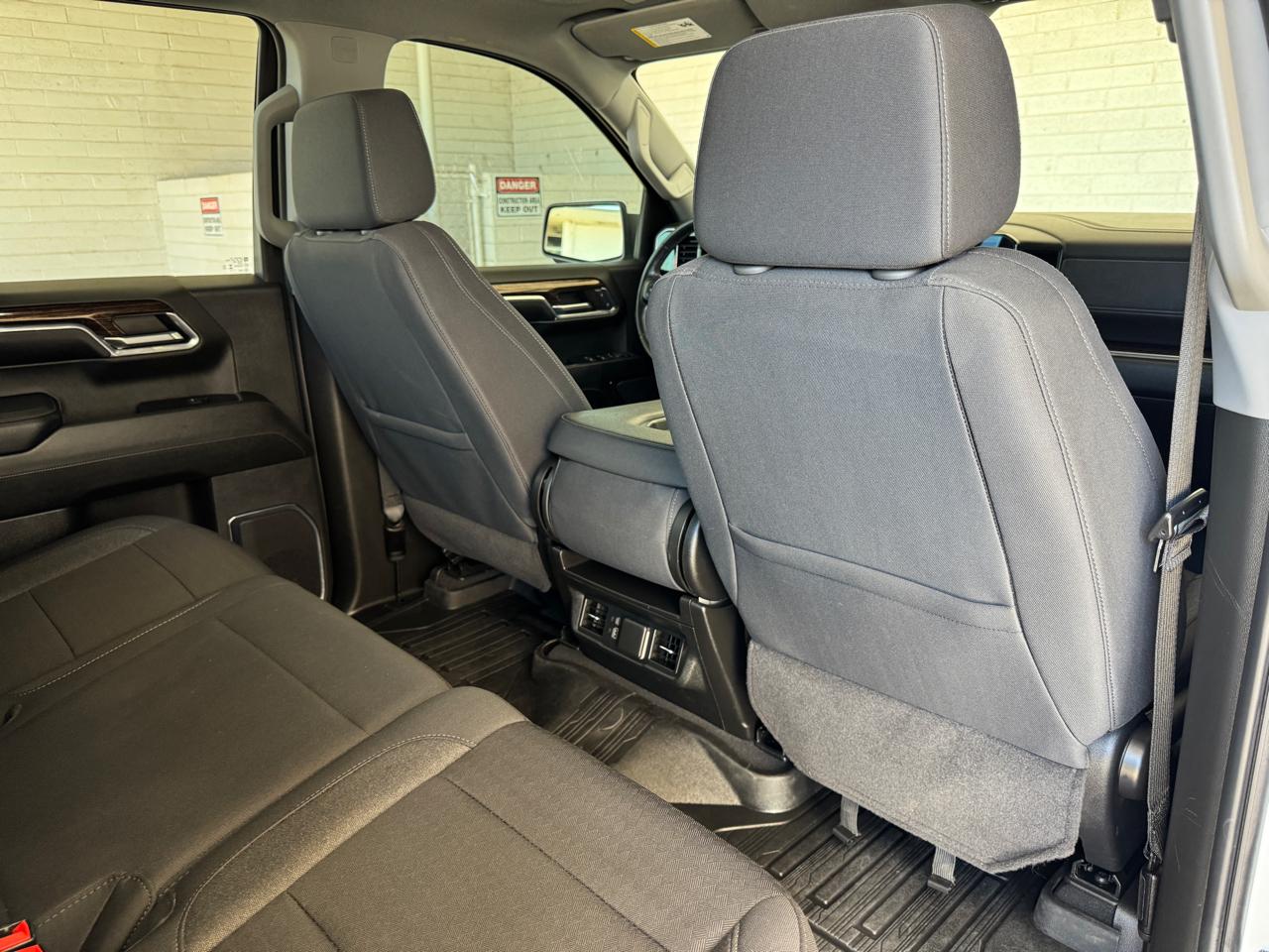 GMC Sierra 1500 4WD Crew Cab 147" SLE 2024