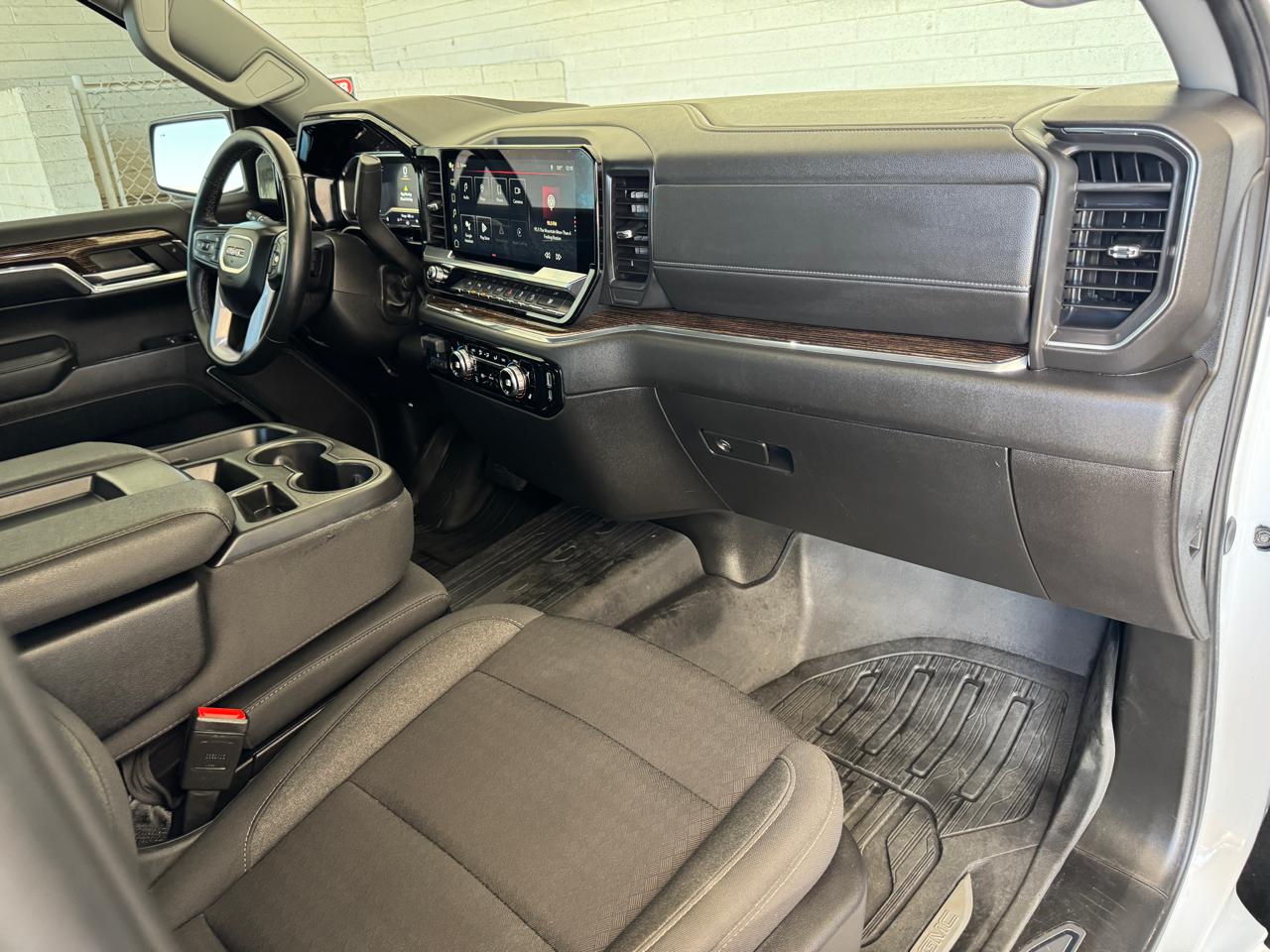 GMC Sierra 1500 4WD Crew Cab 147" SLE 2024