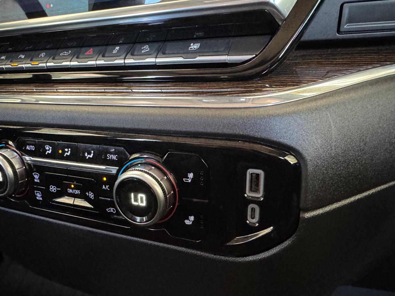 GMC Sierra 1500 4WD Crew Cab 147" SLE 2024