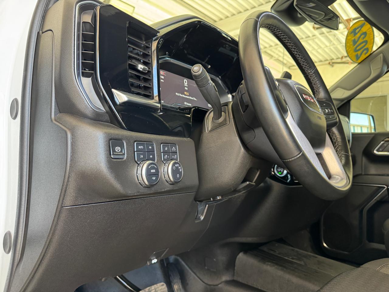 GMC Sierra 1500 4WD Crew Cab 147" SLE 2024