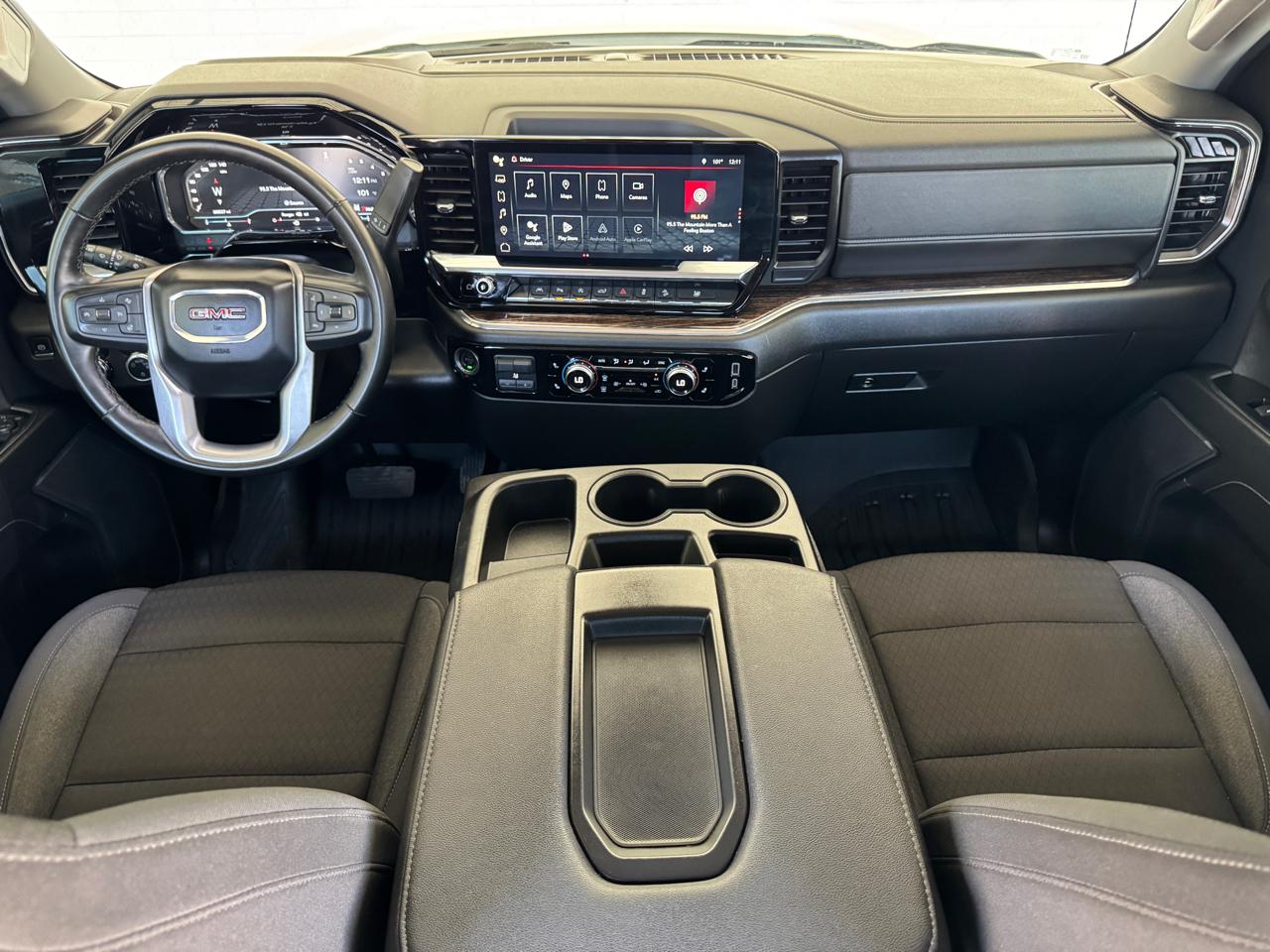 GMC Sierra 1500 4WD Crew Cab 147" SLE 2024