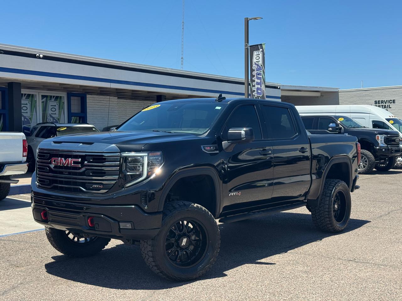 GMC Sierra 1500 4WD Crew Cab 147" AT4 2023