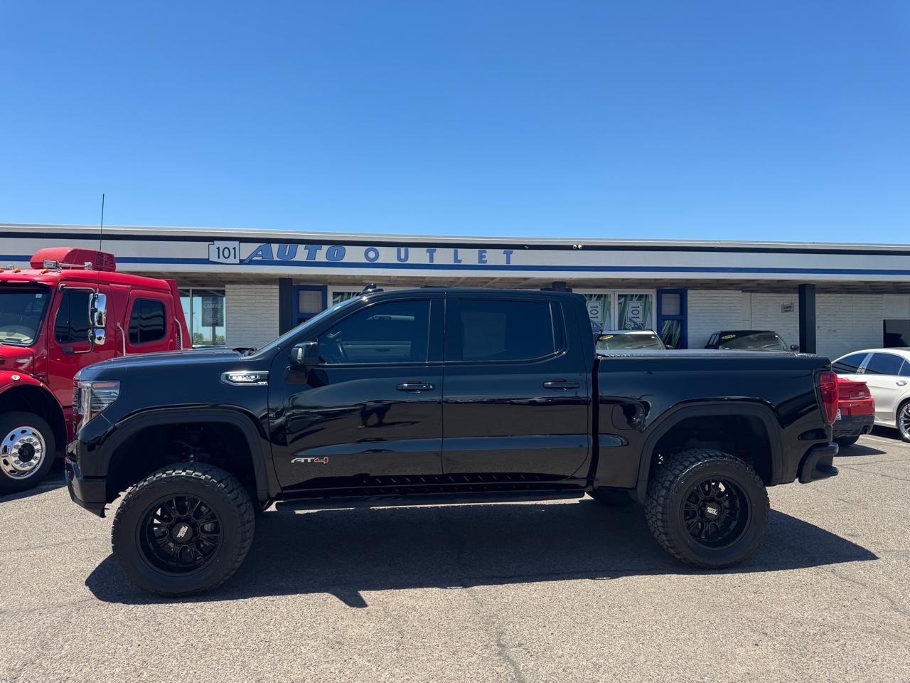 GMC Sierra 1500 4WD Crew Cab 147" AT4 2023