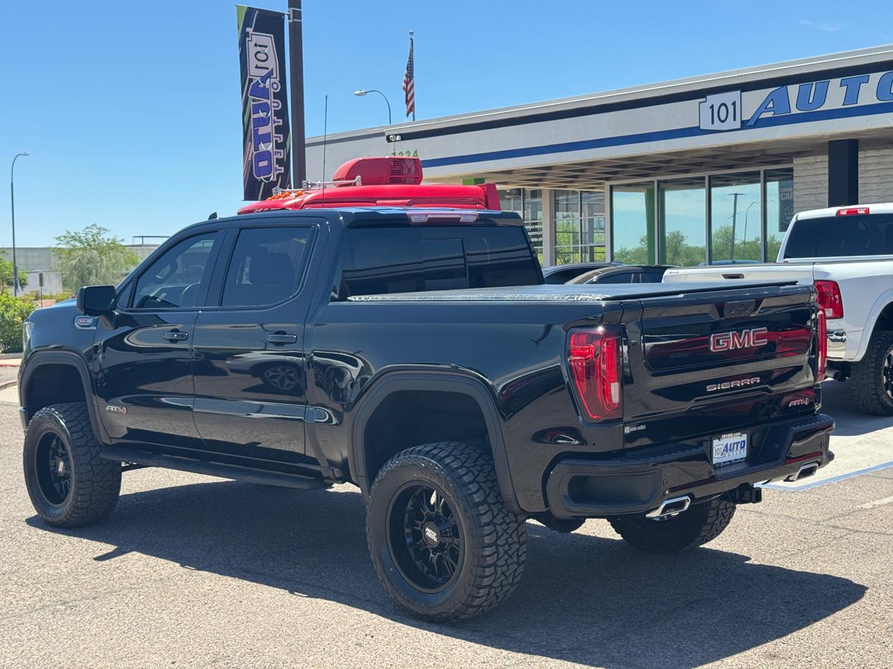 GMC Sierra 1500 4WD Crew Cab 147" AT4 2023