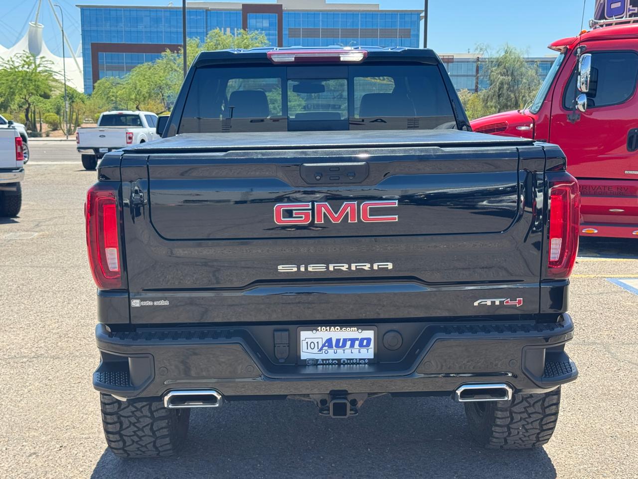 GMC Sierra 1500 4WD Crew Cab 147" AT4 2023