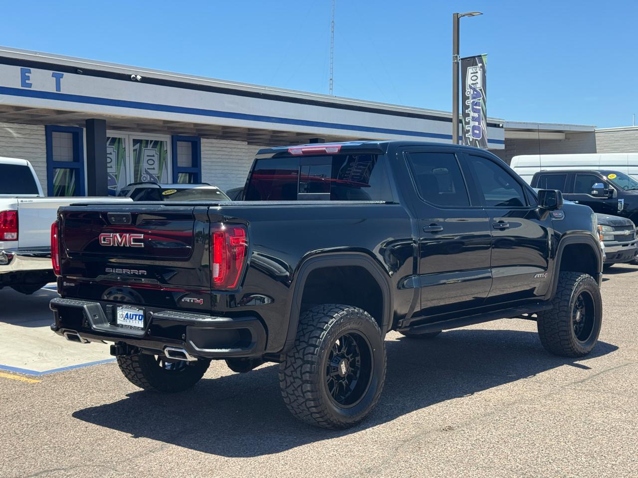 GMC Sierra 1500 4WD Crew Cab 147" AT4 2023