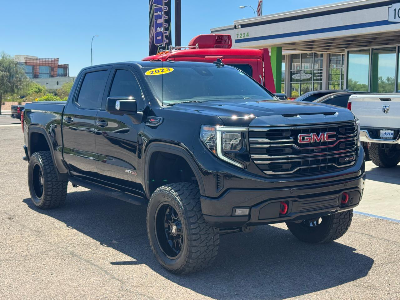 GMC Sierra 1500 4WD Crew Cab 147" AT4 2023