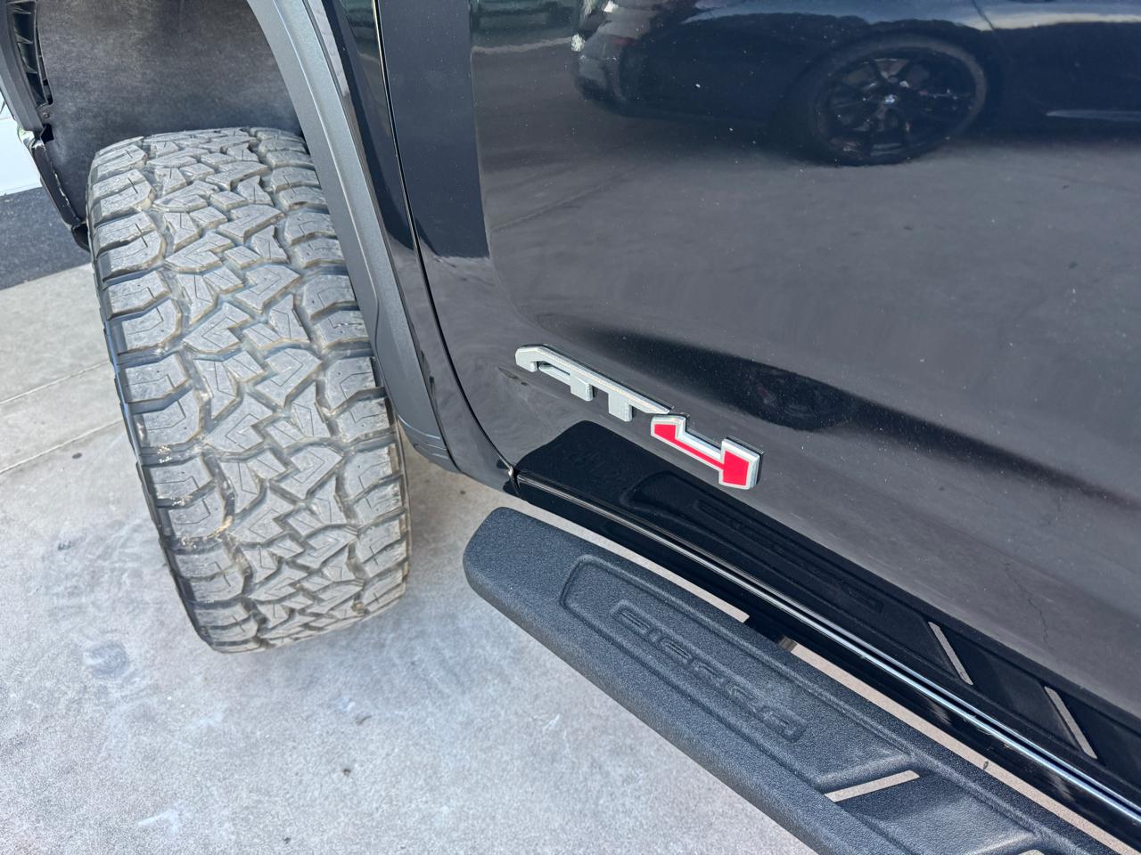 GMC Sierra 1500 4WD Crew Cab 147" AT4 2023