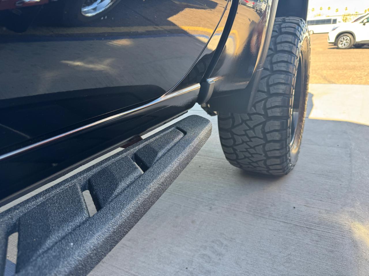 GMC Sierra 1500 4WD Crew Cab 147" AT4 2023