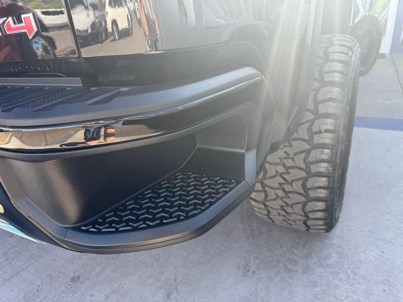 GMC Sierra 1500 4WD Crew Cab 147" AT4 2023