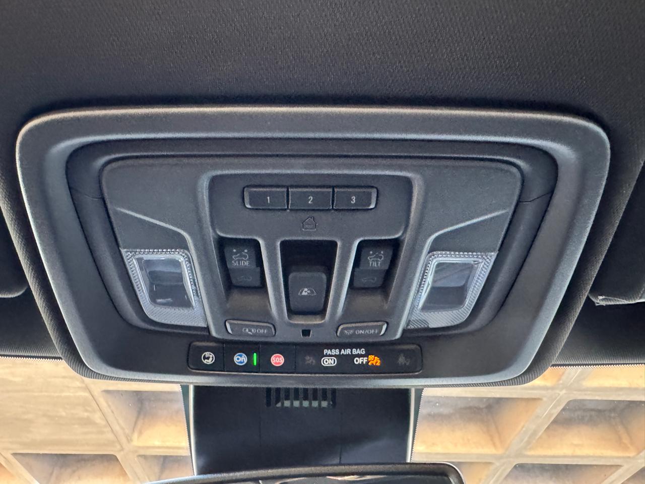 GMC Sierra 1500 4WD Crew Cab 147" AT4 2023