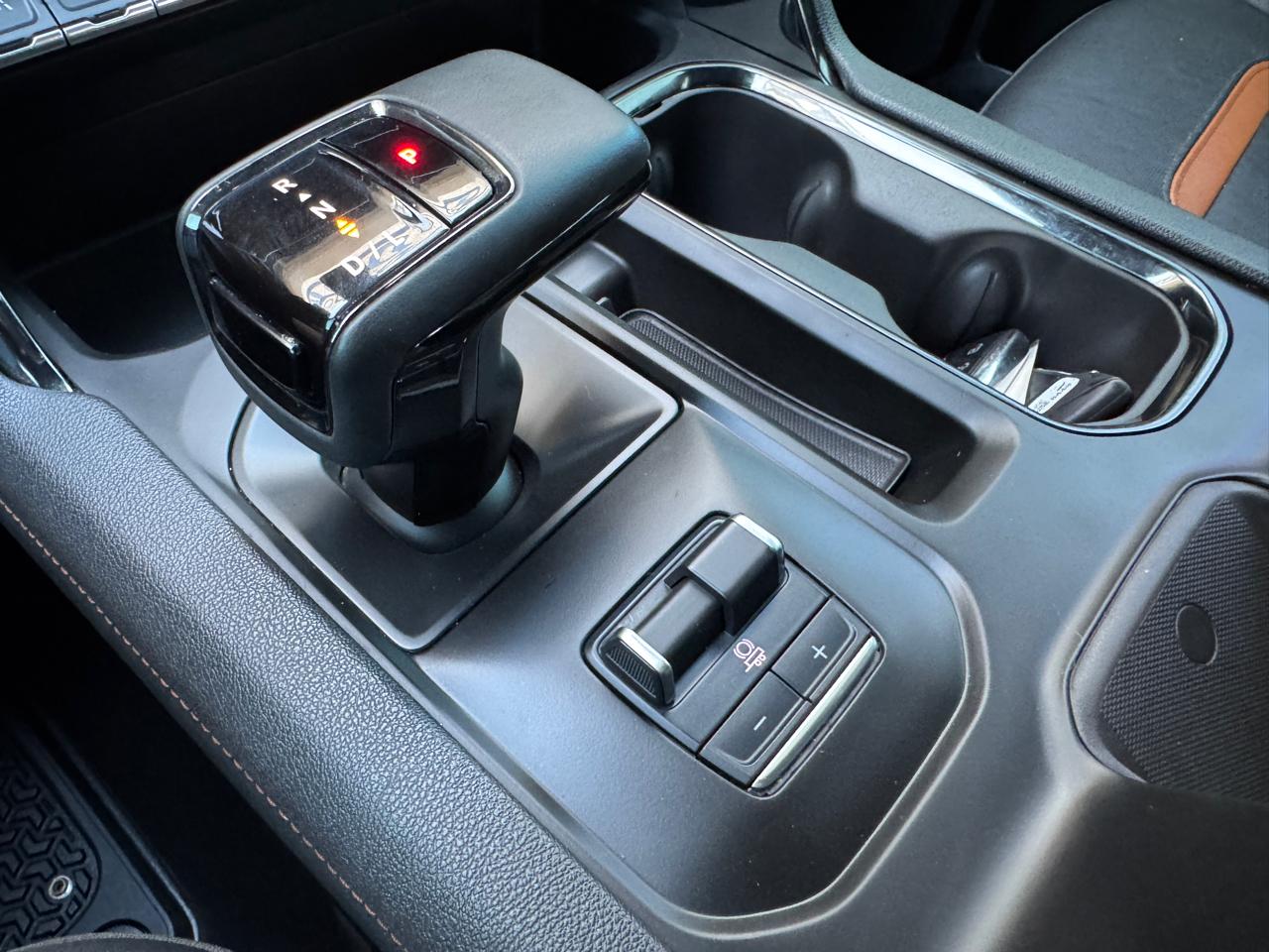 GMC Sierra 1500 4WD Crew Cab 147" AT4 2023