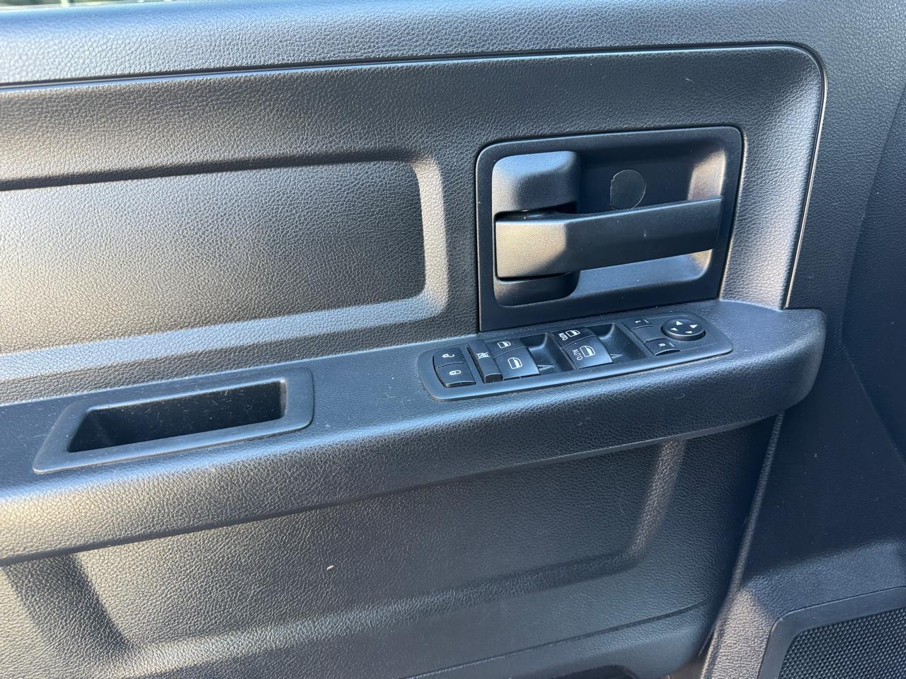 RAM 2500 Tradesman 4x4 Crew Cab 6'4" Box 2018