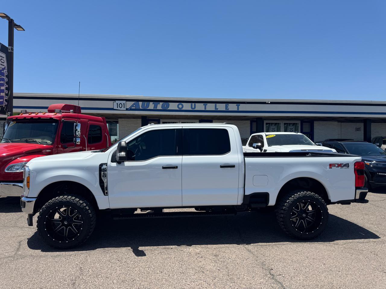 Ford Super Duty F-250 SRW XLT 4WD Crew Cab 6.75' Box 2023