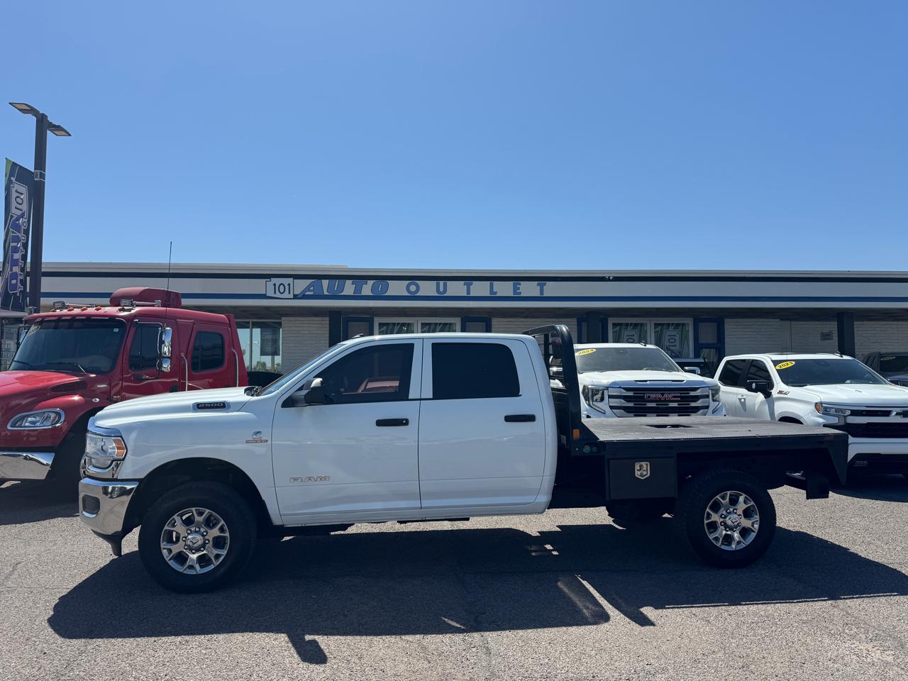 RAM 2500 Tradesman 4x4 Crew Cab 8' Box 2022