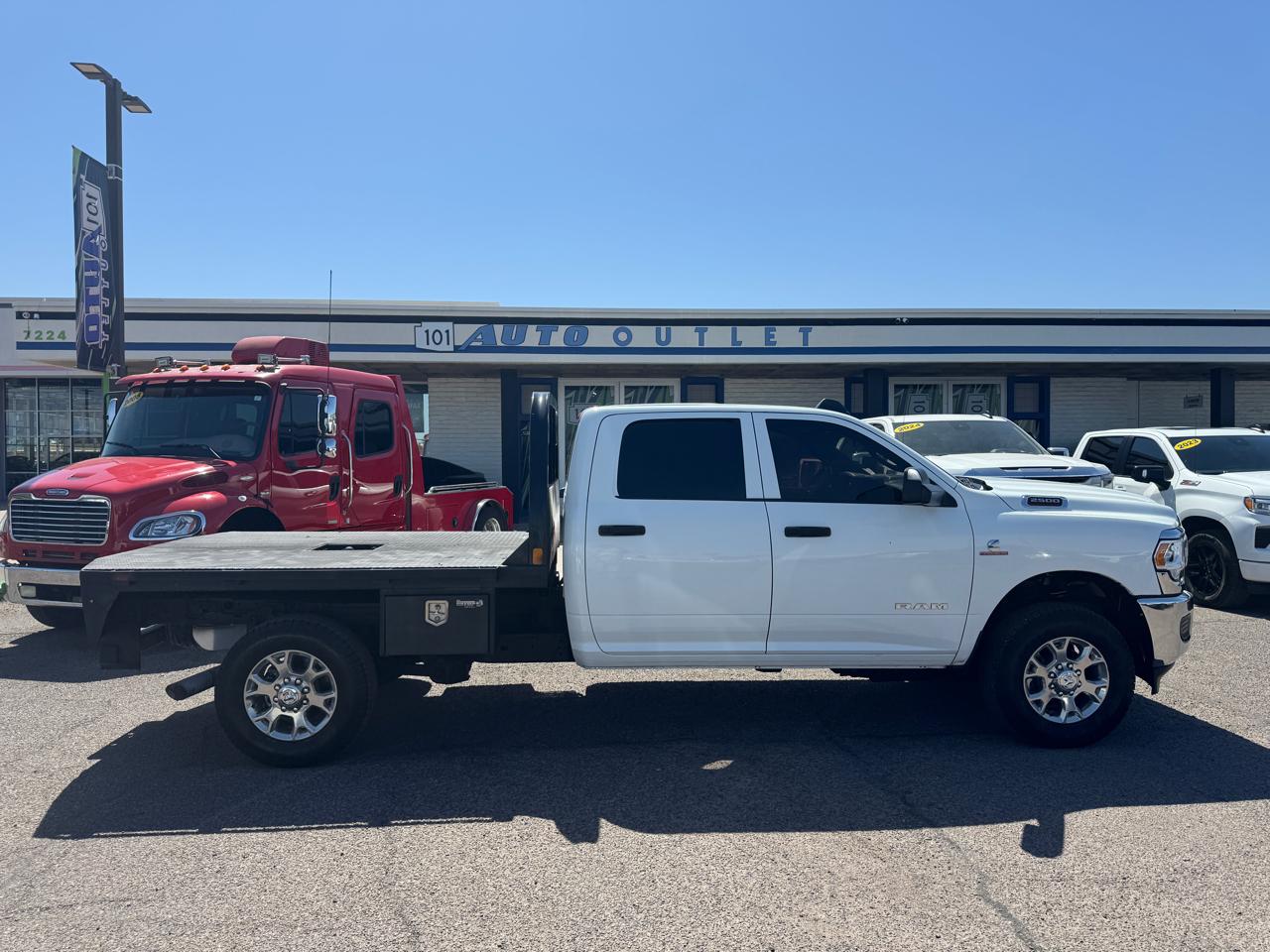 RAM 2500 Tradesman 4x4 Crew Cab 8' Box 2022