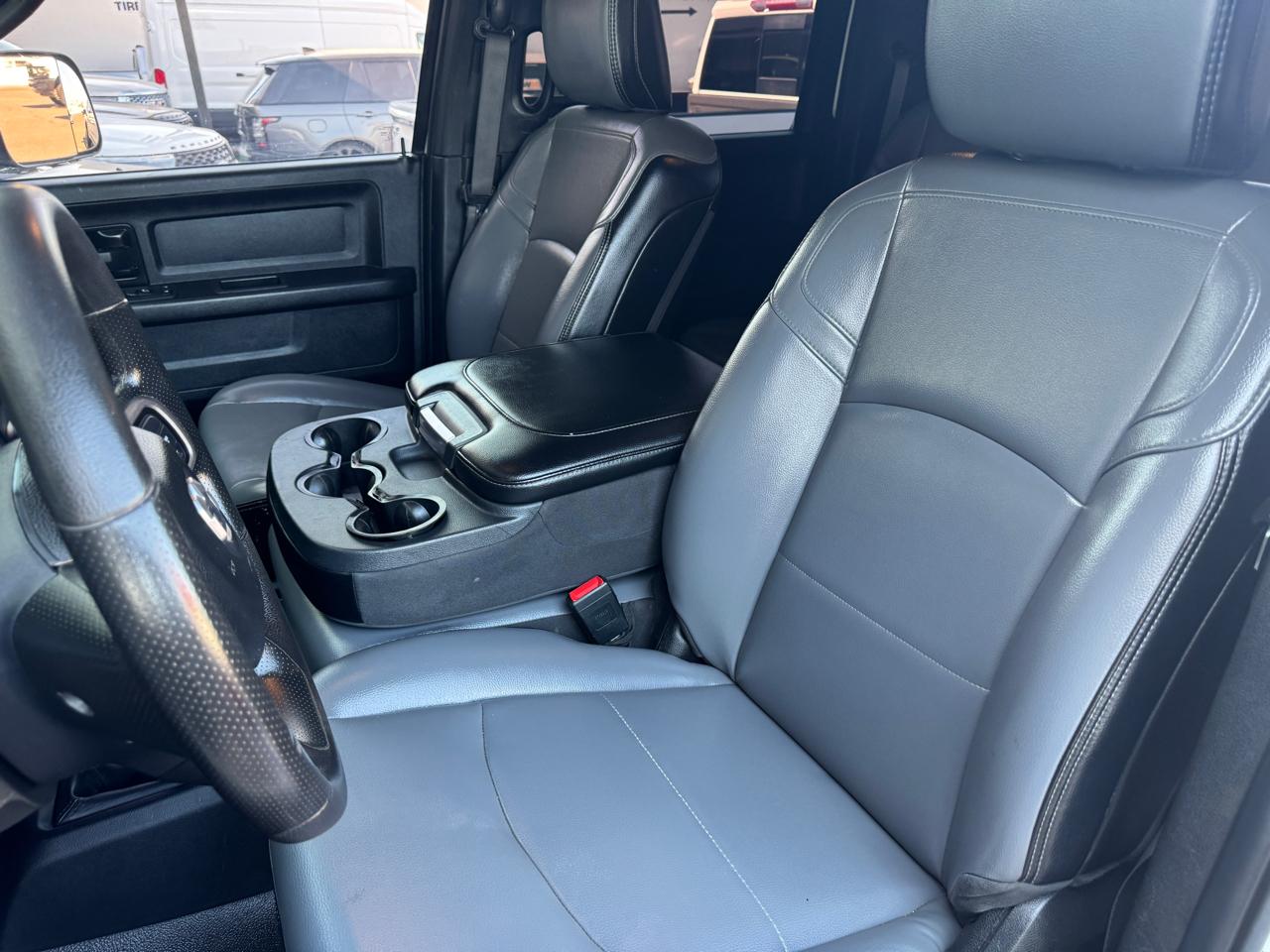 RAM 2500 Tradesman 4x4 Crew Cab 8' Box 2022
