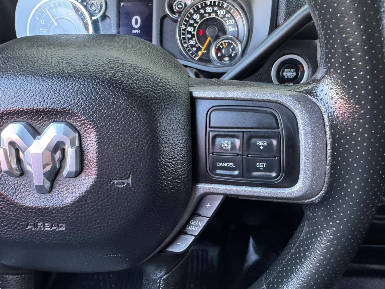 RAM 2500 Tradesman 4x4 Crew Cab 8' Box 2022