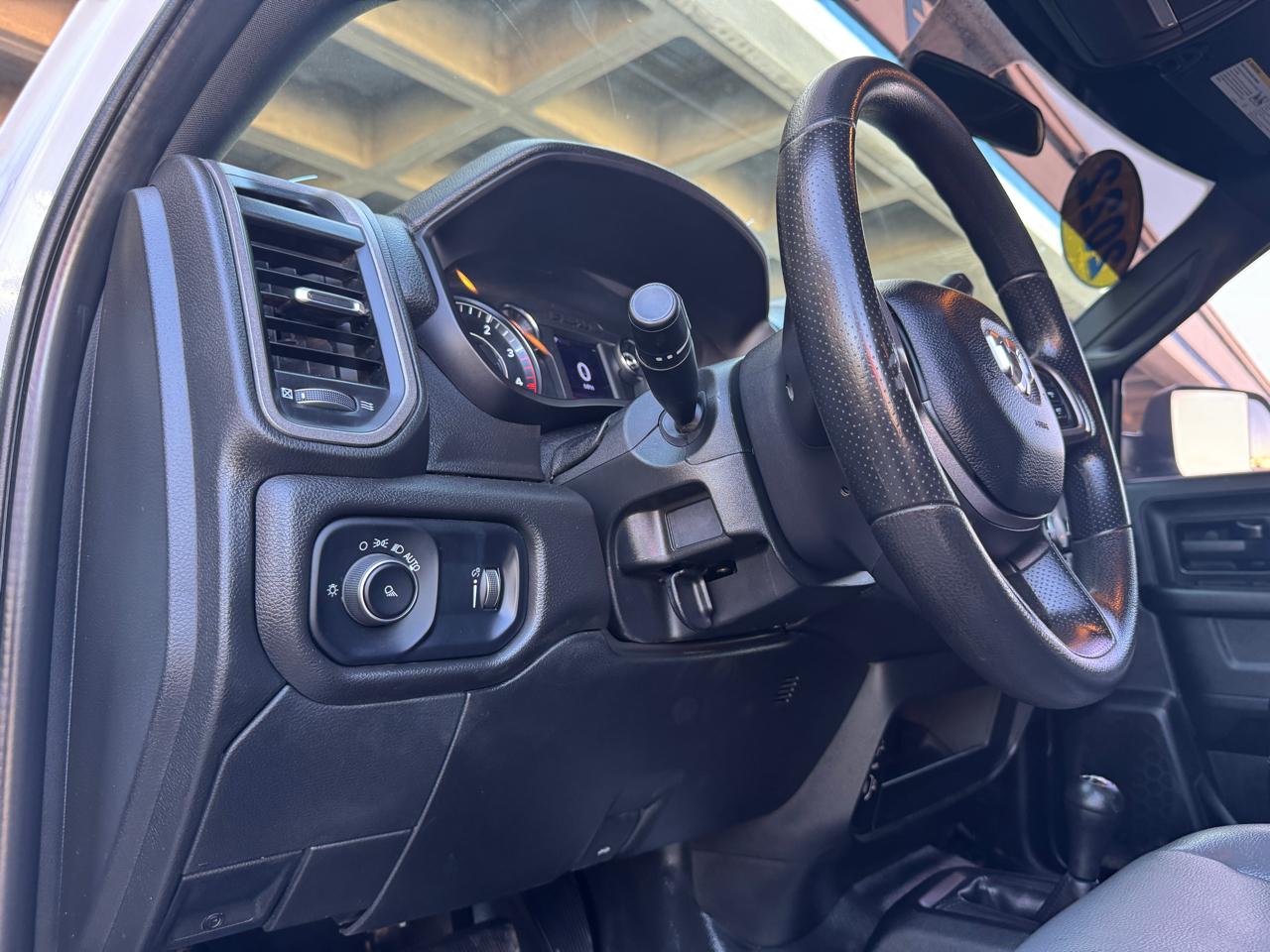 RAM 2500 Tradesman 4x4 Crew Cab 8' Box 2022