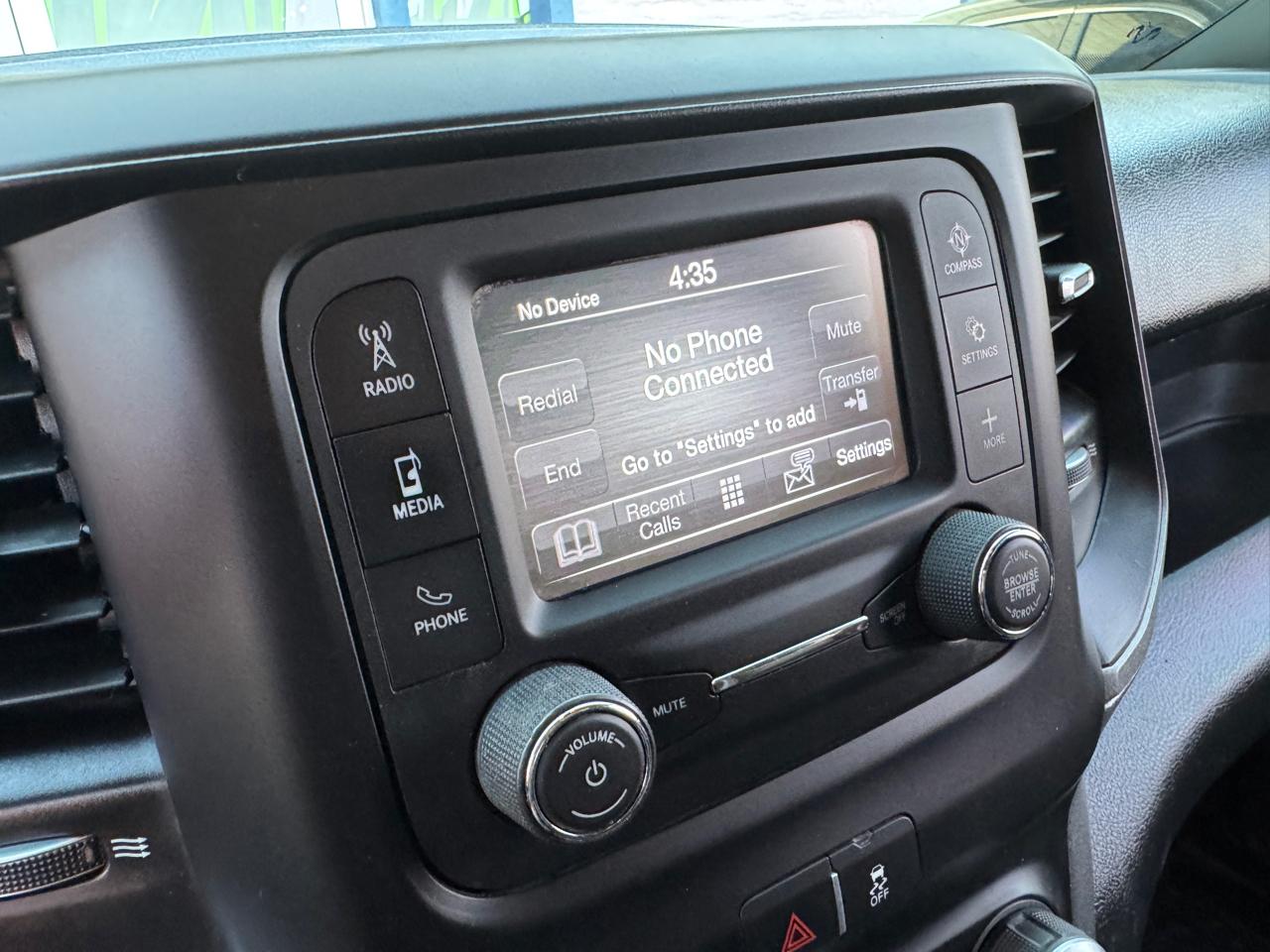 RAM 2500 Tradesman 4x4 Crew Cab 8' Box 2022