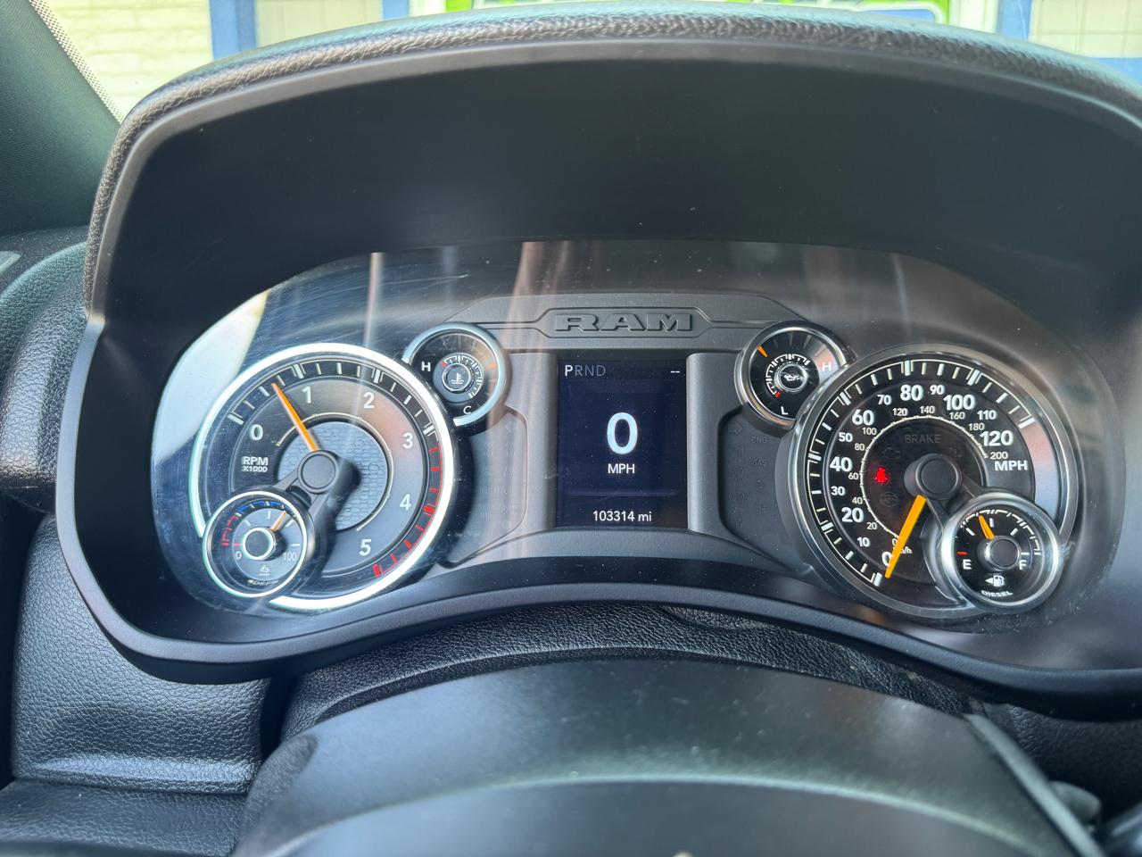 RAM 2500 Tradesman 4x4 Crew Cab 8' Box 2022
