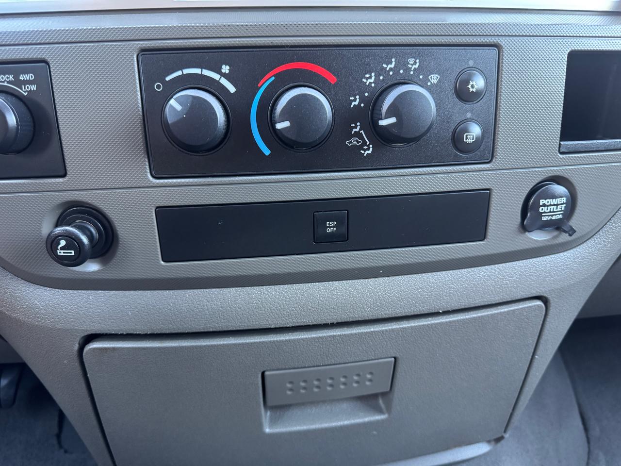 Dodge Ram 1500 4WD Quad Cab 140.5" SLT 2007