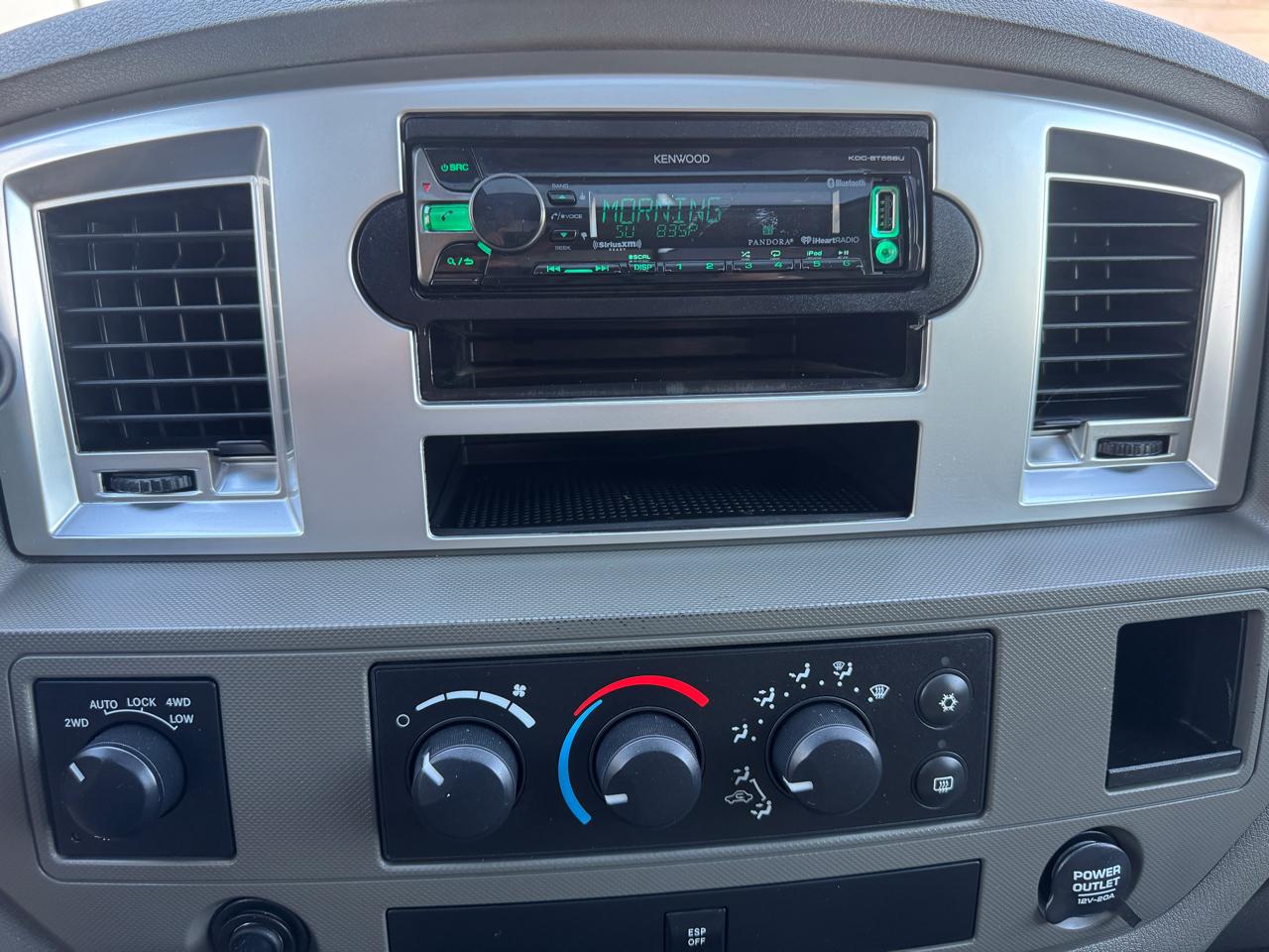 Dodge Ram 1500 4WD Quad Cab 140.5" SLT 2007