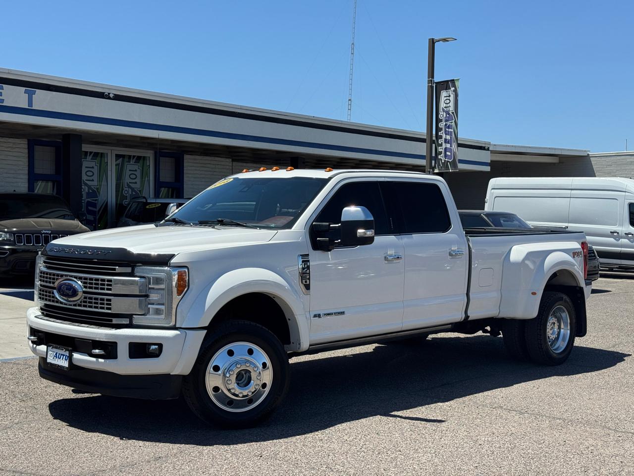 Ford Super Duty F-450 DRW Platinum 4WD Crew Cab 8' Box 2018